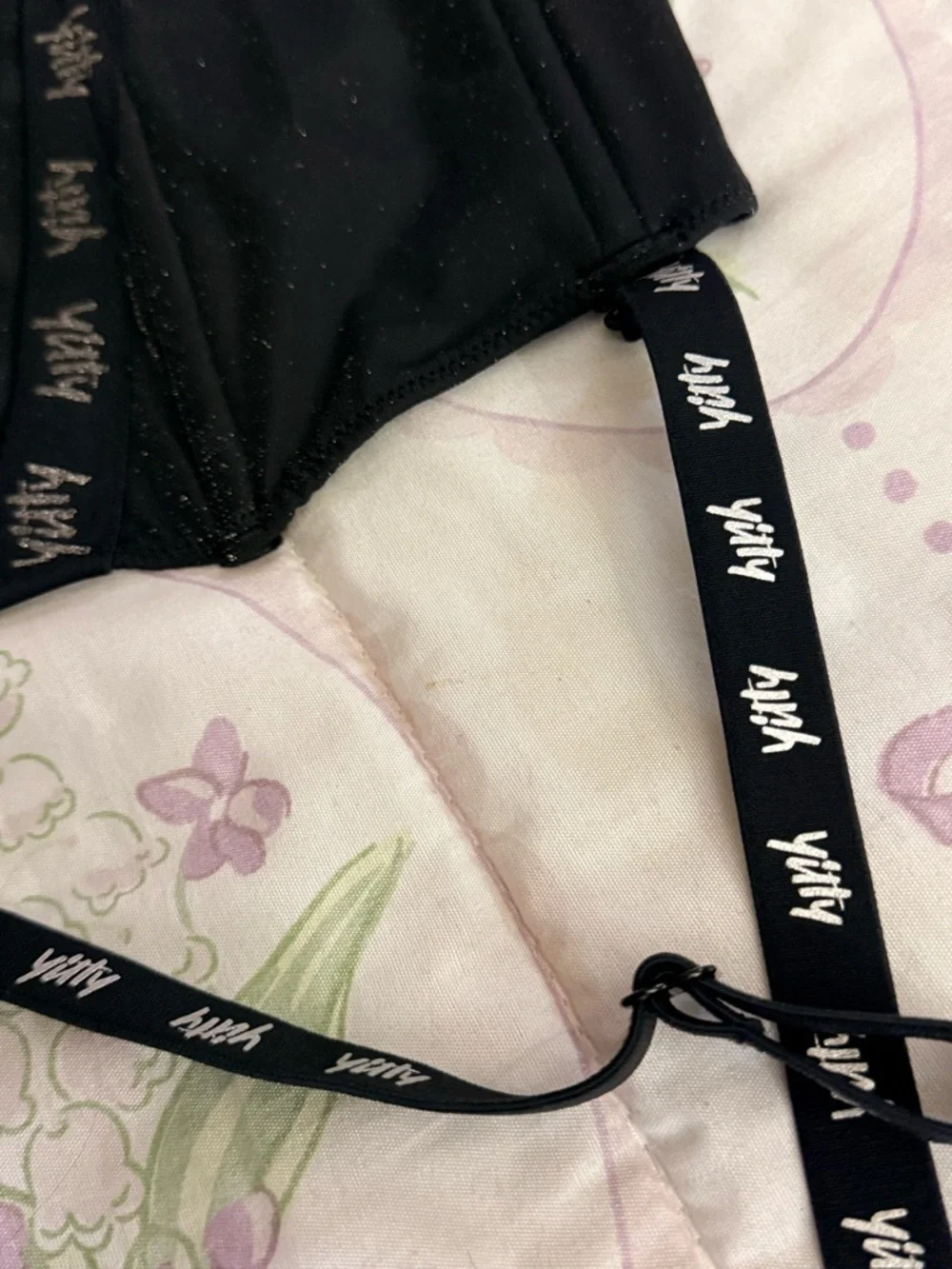 YITTY sleek black